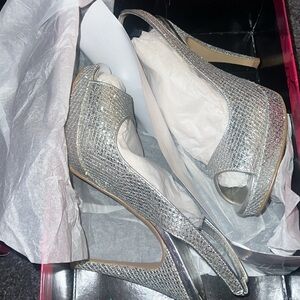 Lulu Townsend Silver Slingback Peep toe Heels. Approx. 4 in heel. (7.5)